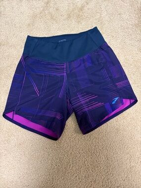 Brooks Chaser 7” - size xs